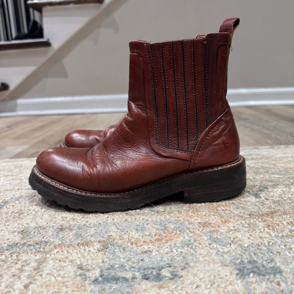 Frye Ella Moto Chelsea Boots Brown Leather Lug Sole Ankle Boots